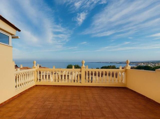 Adosada en venta en Estepona, Seghers photo 0