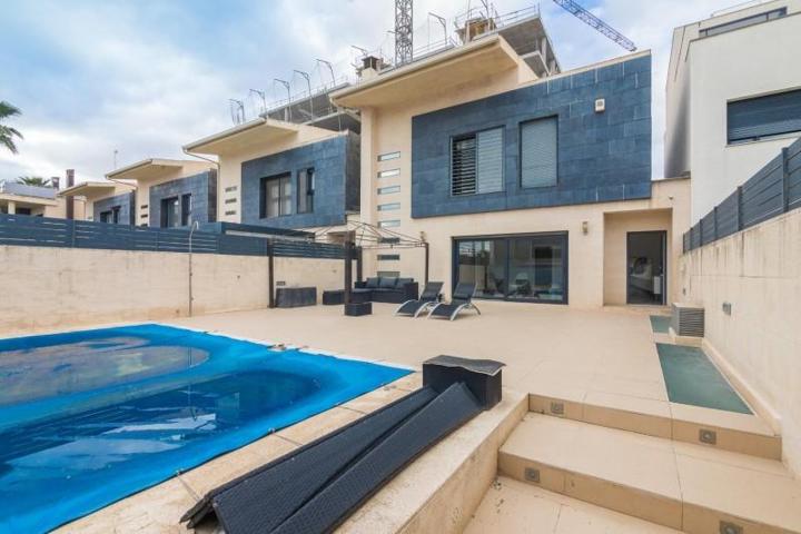 Chalet en venta en Elche, Huerto de Travalón photo 0