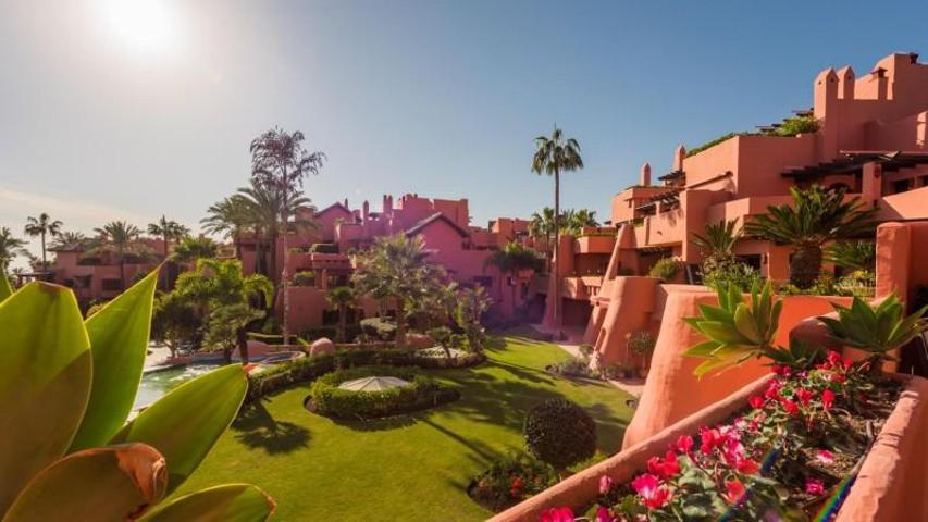 Apartamento en venta en Estepona, Guadalmansa Playa photo 0