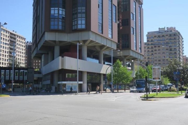 Local comercial en alquiler en Pamplona, 1º Ensanche photo 0