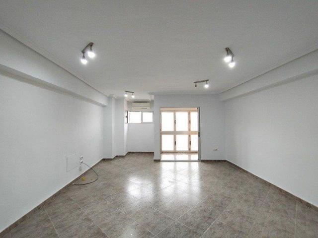 Piso en alquiler en Valencia, Benicalap photo 0