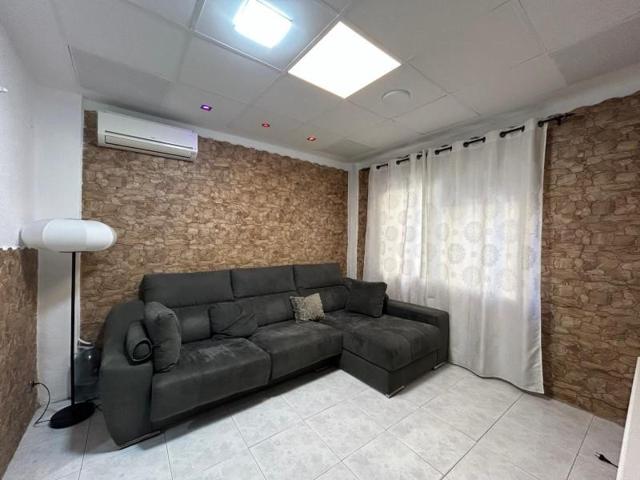 Piso en alquiler en Valencia, Marxalenes photo 0