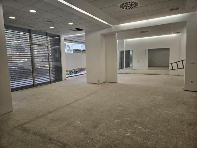 Local comercial en alquiler en Valencia, Benimaclet photo 0