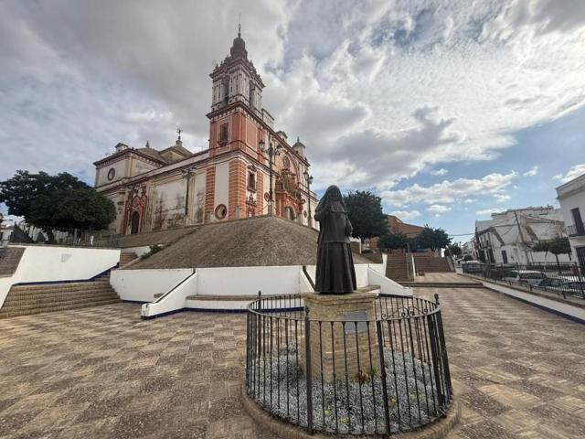 Adosada en venta en Las Cabezas de San Juan, Andalucia photo 0