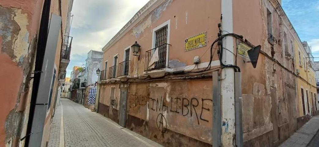 Casa en venta en Badajoz, Casco Antiguo photo 0