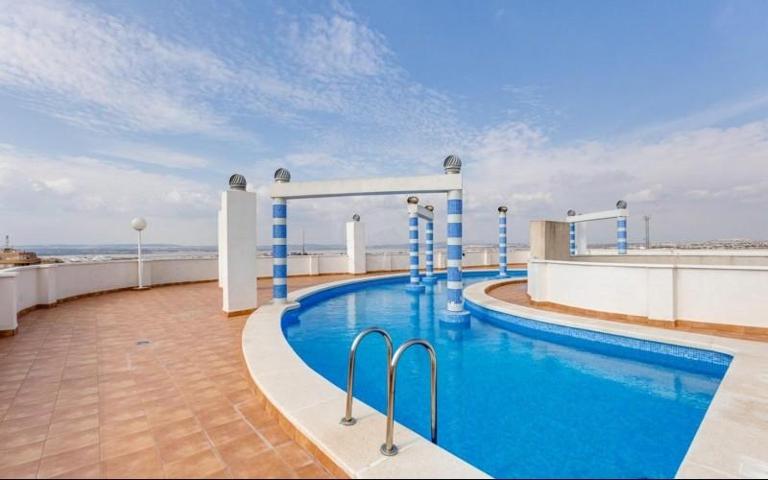 Piso en venta en Torrevieja, Centro photo 0