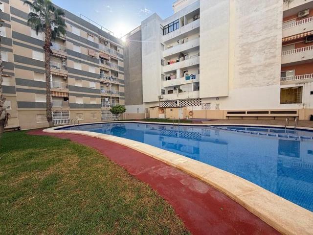 Apartamento en venta en Torrevieja, Habaneras photo 0