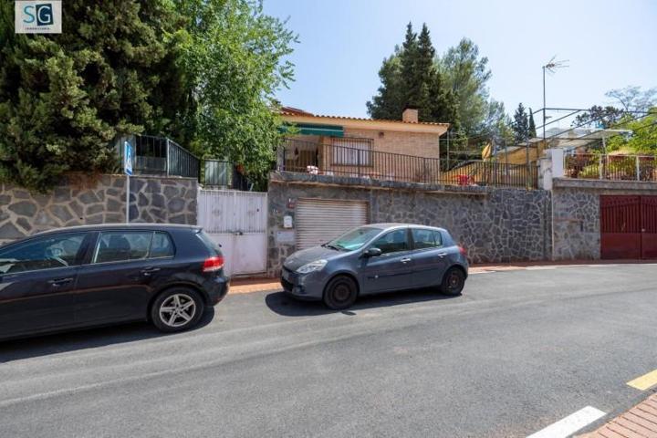 Chalet en venta en Cenes de la Vega, Cerro del oro photo 0