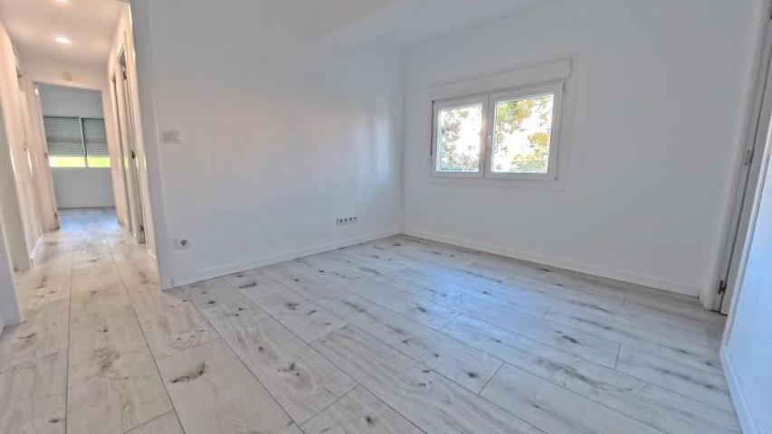 Piso en venta en Barcelona, Verdun photo 0