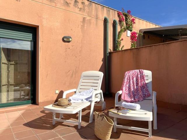 Adosada en venta en Sant Pere Pescador, Centre photo 0