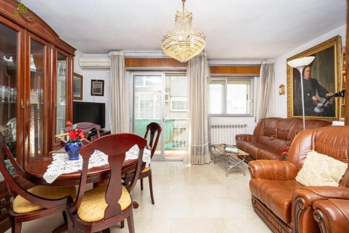 Piso en venta en Granada, Alhamar photo 0