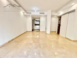 Piso en venta en Estepona photo 0