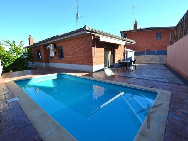 Chalet en venta en Masquefa photo 0