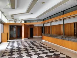 Local comercial en venta en Vilafranca del Penedès photo 0