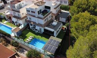 Chalet en venta en Orihuela Costa photo 0