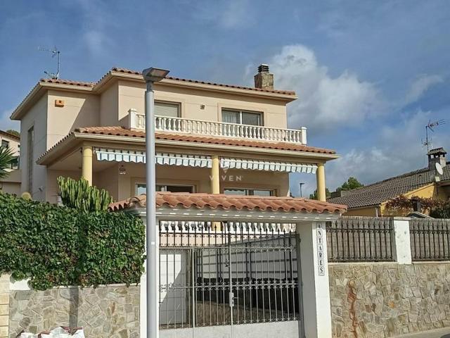 Casa en venta en Castellet i la Gornal, TRENCARROQUES photo 0