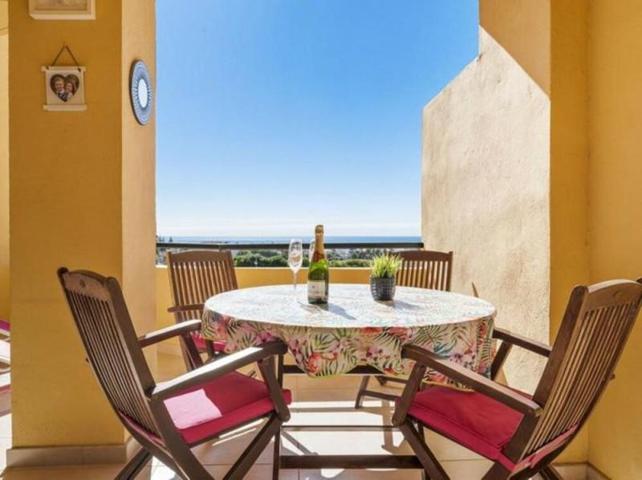 Apartamento en venta en San Pedro de Alcántara, Los Almendros I photo 0