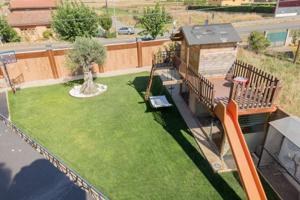 Chalet en venta en Villaturiel, Northern spain photo 0