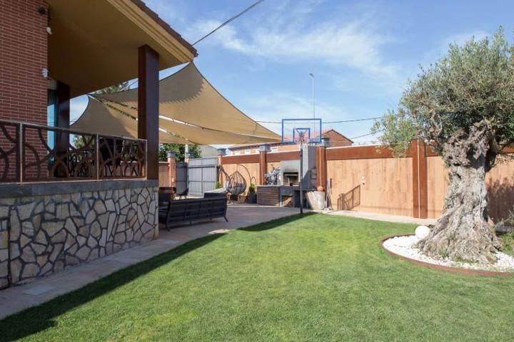 Chalet en venta en Villaturiel, Northern spain photo 0