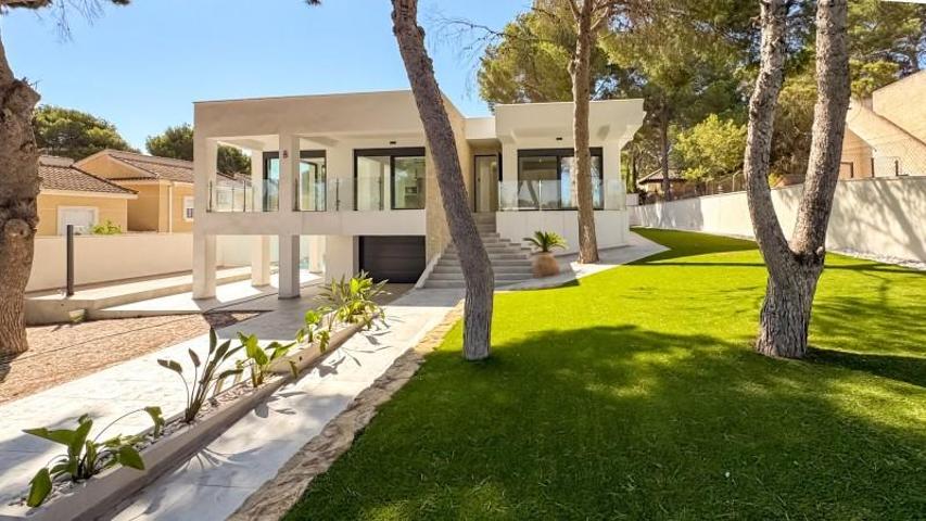 Chalet en venta en Orihuela Costa, Los Altos photo 0