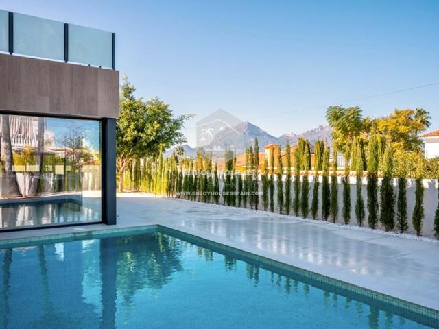 Chalet en venta en Alfaz del Pi photo 0