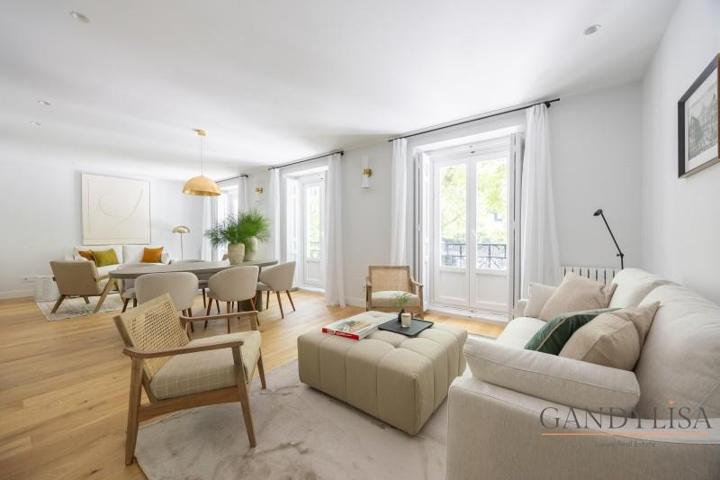 Apartamento en venta en Madrid photo 0