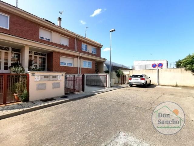 Adosada en venta en Villanubla photo 0