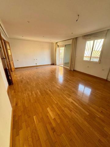 Apartamento en venta en Torrevieja, Puerto photo 0