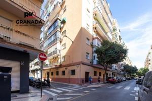 Piso en venta en Granada, Alhamar photo 0