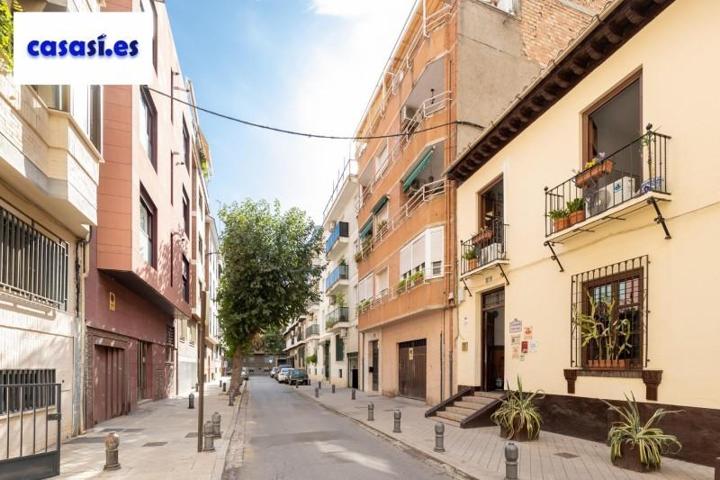 Piso en venta en Granada, Centro photo 0