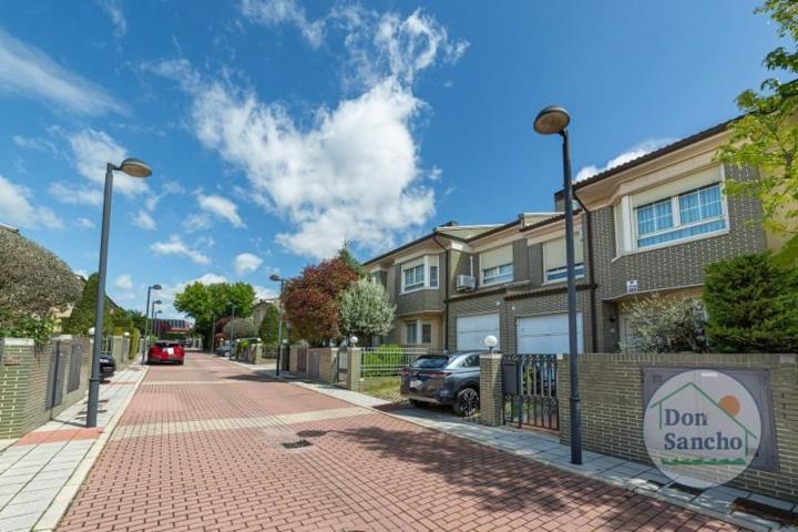 Adosada en venta en Valladolid photo 0