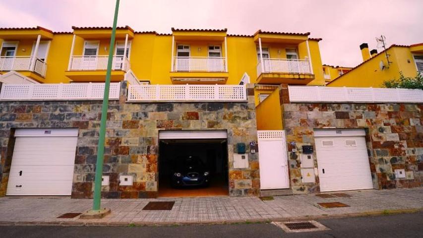 Adosada en venta en Las Palmas de Gran Canaria, Tamaraceite photo 0