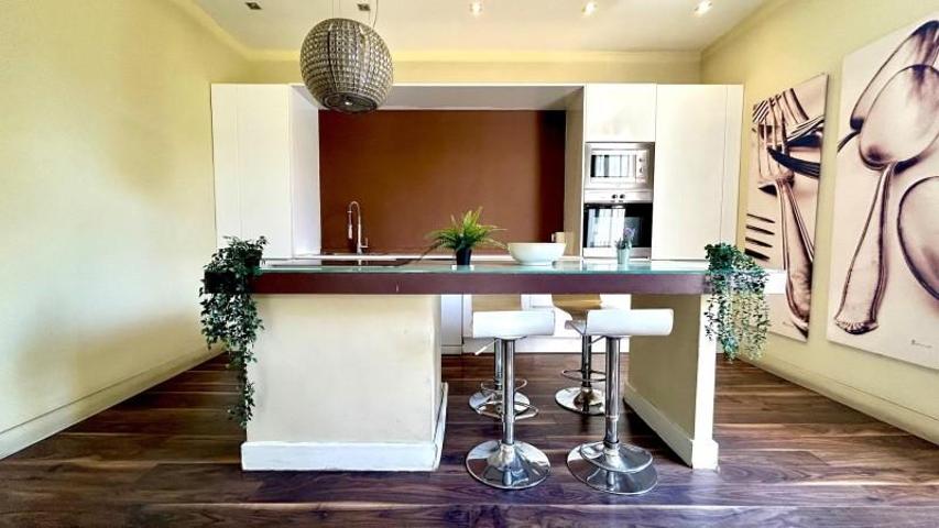 Piso en venta en Barcelona, Sant Antoni photo 0