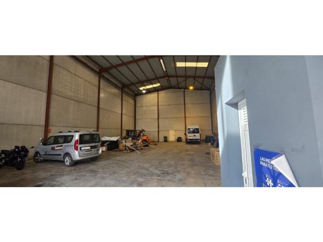 Nave industrial en venta en Telde photo 0