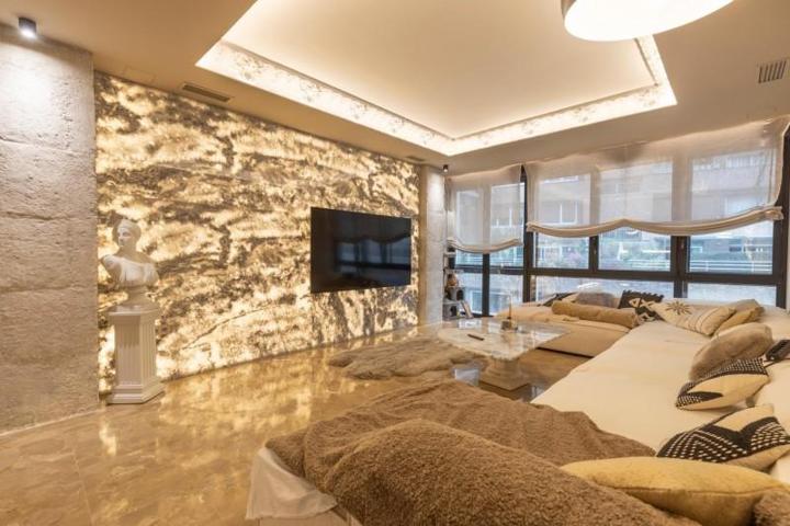 Piso en venta en Granada, Constitucion photo 0