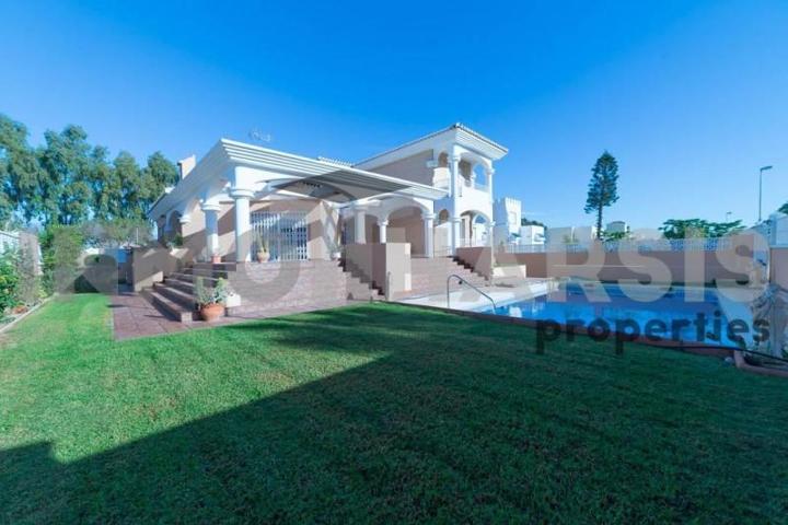 Chalet en venta en Roquetas de Mar, Las Marinas photo 0