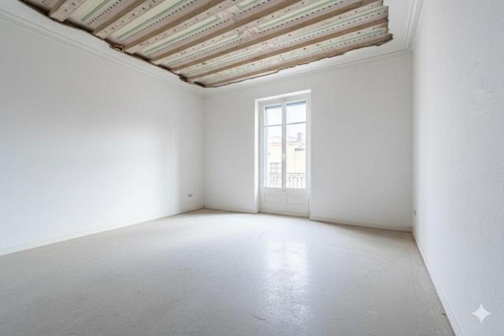 Apartamento en venta en Barcelona, El Raval photo 0