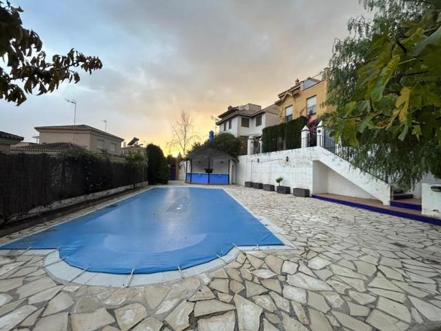 Adosada en alquiler en Granada, Carretera de la sierra photo 0