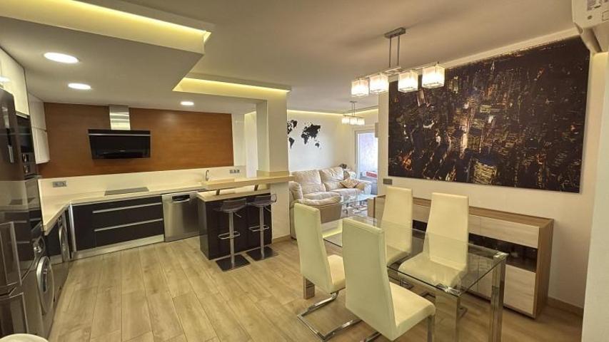 Apartamento en alquiler en Torremolinos, La Carihuela - Los Nidos photo 0