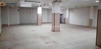 Local comercial en alquiler en Vigo, Camelias - Pi y Margall photo 0