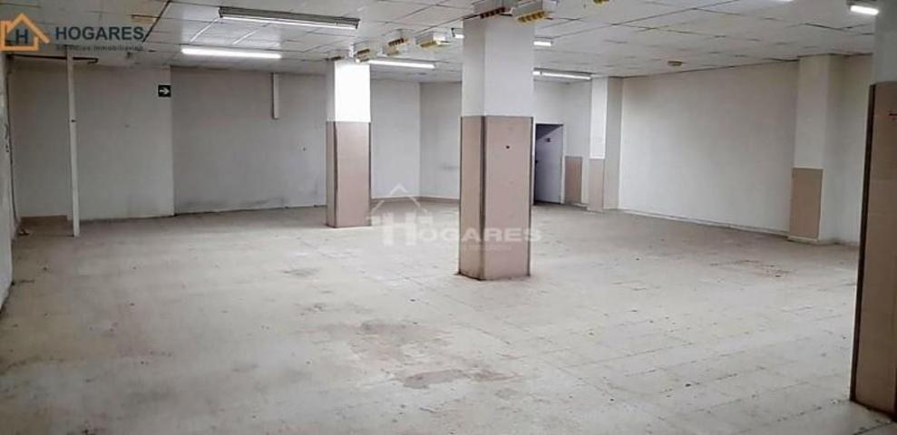 Local comercial en alquiler en Vigo, Camelias - Pi y Margall photo 0