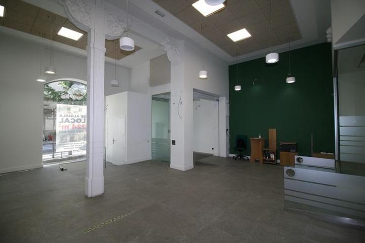 Local comercial en alquiler en Granada, Gran via photo 0