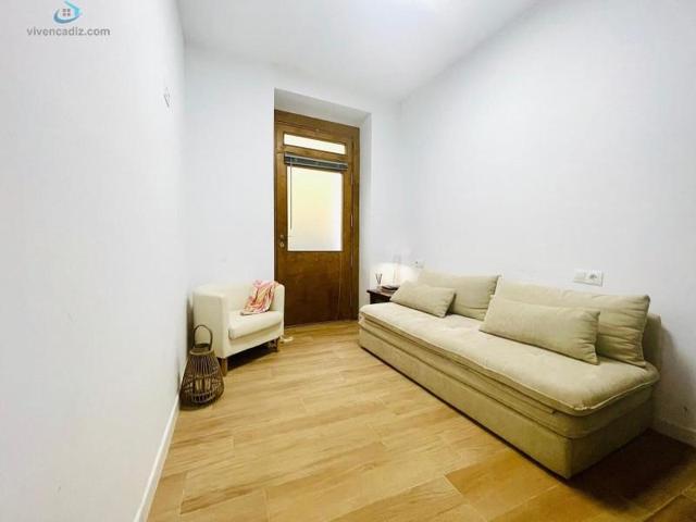 Local comercial en venta en Cádiz, Centro photo 0