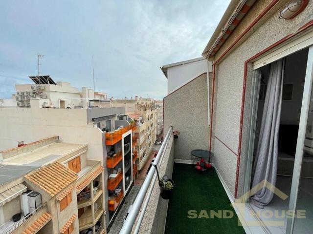 Aticos en venta en Torrevieja photo 0