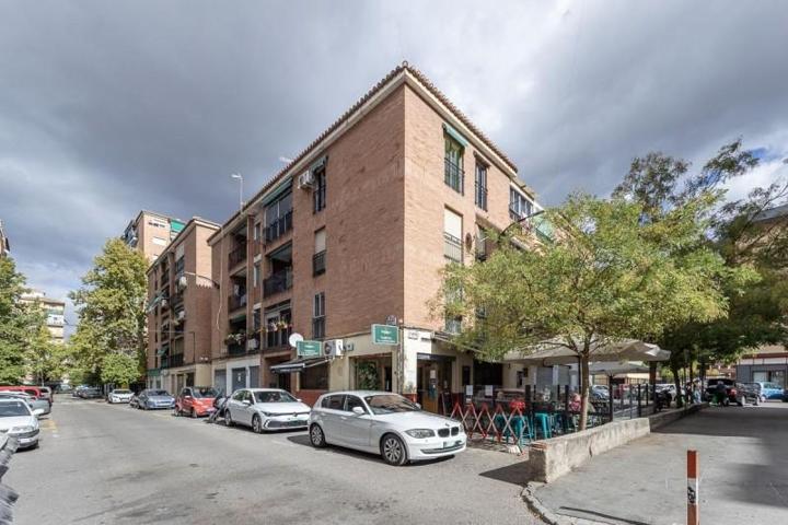 Piso en venta en Granada, Zaidín photo 0