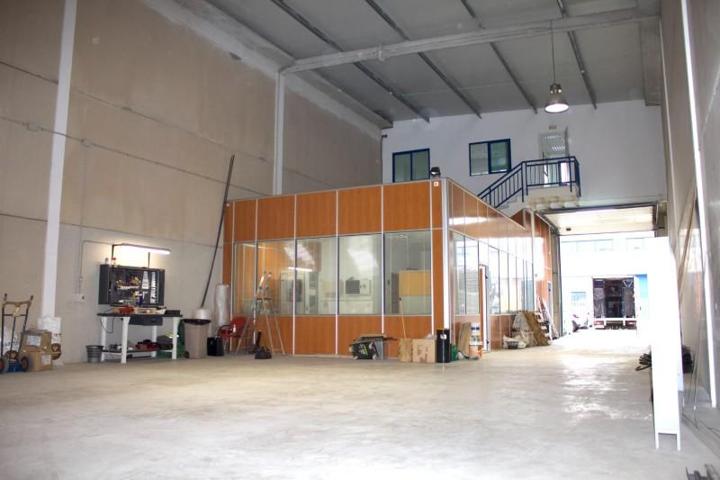 Nave industrial en venta en Camas, Andalucia photo 0