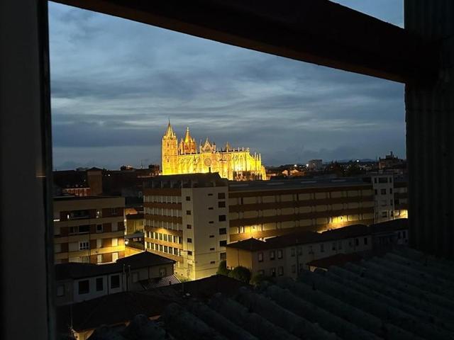 Aticos en venta en León, El Ejido photo 0