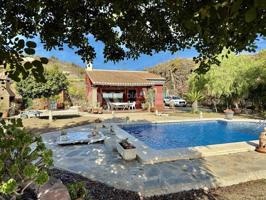 Chalet en venta en Benamocarra photo 0