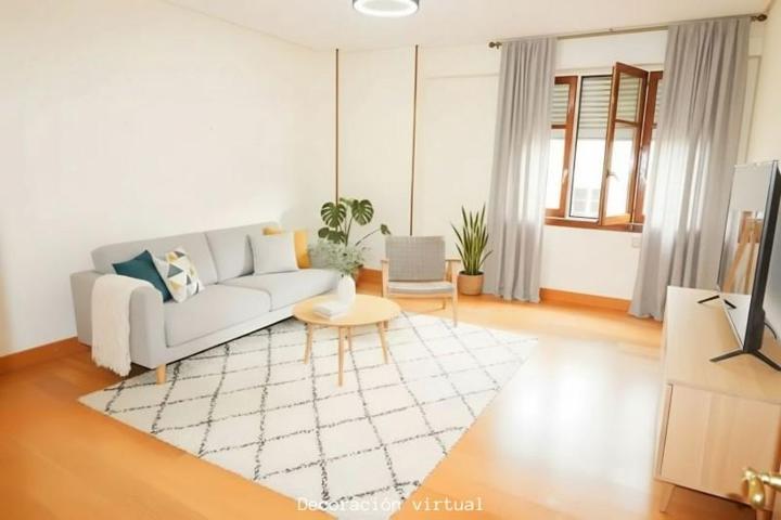 Piso en venta en Vitoria-Gasteiz, Centro photo 0