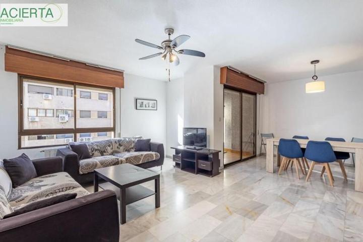 Piso en venta en Granada, Gran capitan photo 0